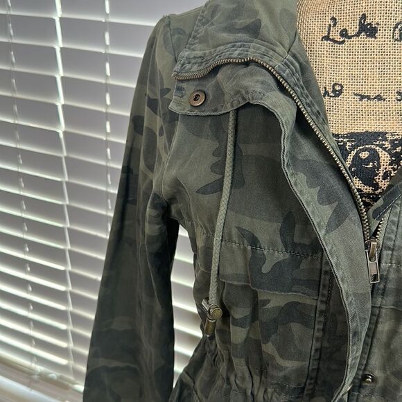 Forever 21 camouflage Jacket - Picture 7 of 13